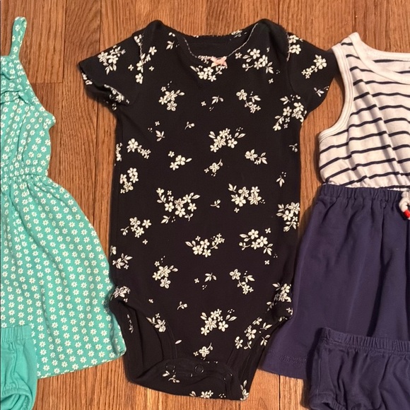 Assorted Dresses and Shorts Mostly Carters - Picture 4 of 13